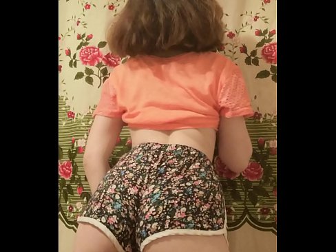 ❤️ Seksīga jauna skaistule izģērbjas no šortiem kamerā ❌ Krievu porno pie mums ❌❤