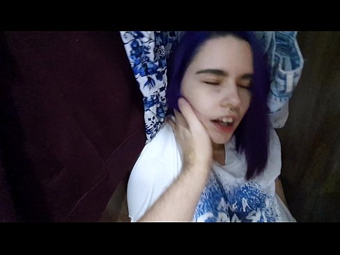 ❤️ Atradu savu māsu skapī un palīdzēju viņai beigt. ❌ Krievu porno pie mums ❌❤
